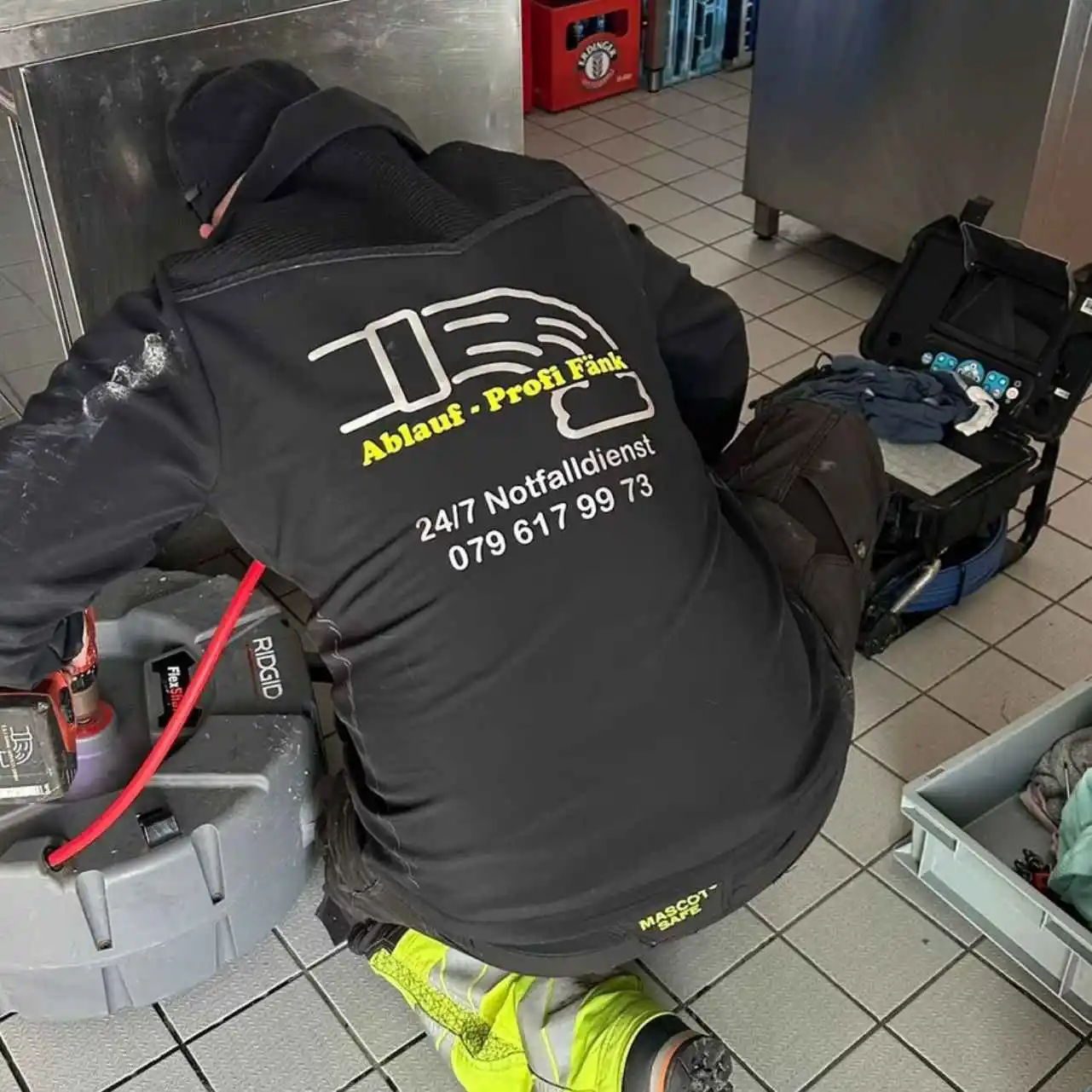 Allround Handwerker Firmenlogo mit Kontaktangaben